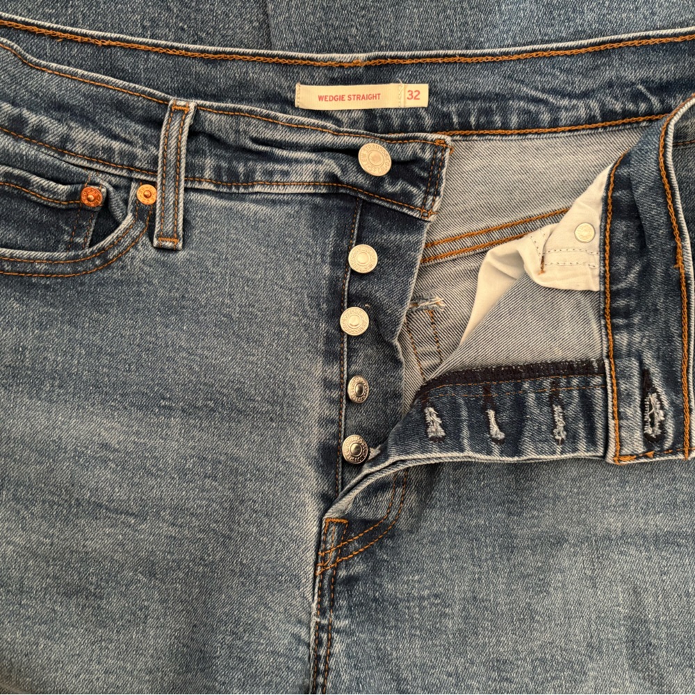 Levi's Classic Blue Wedge Straight Jeans - Picture 4 of 5